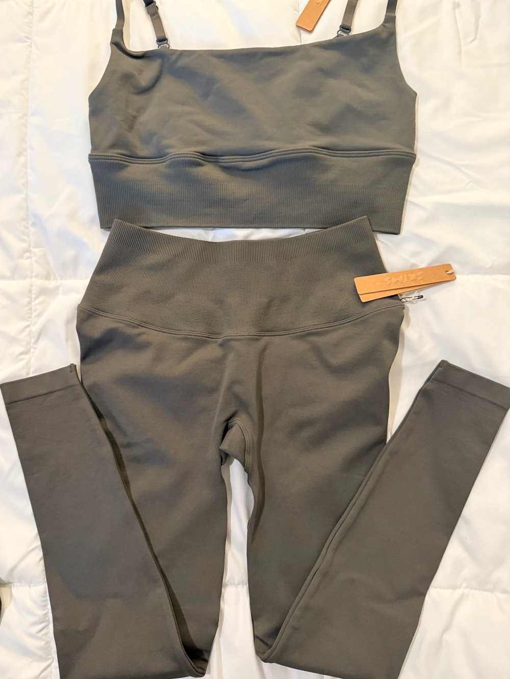SKIMS Set - Picture 5 of 10